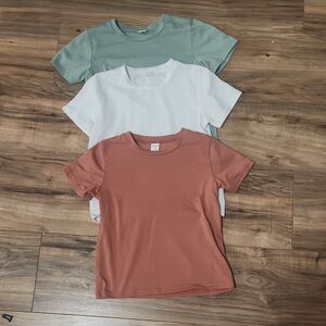 SHEIN Boys Solid Short Sleeve T-Shirts Rust White Green Size 120 Lot of 3